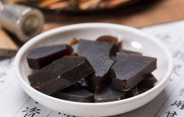 中国中药协会认为,阿胶的疗效毋庸置疑. 视觉中国 图