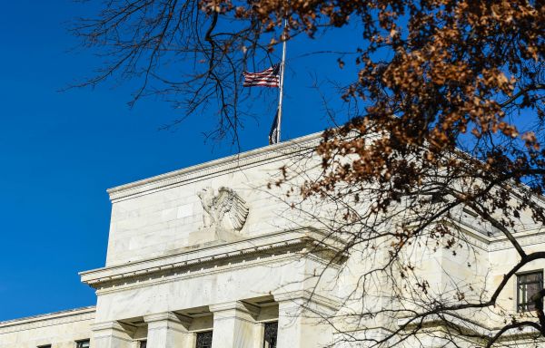 英媒:美联储决定不加息 预测今年通货膨胀率将