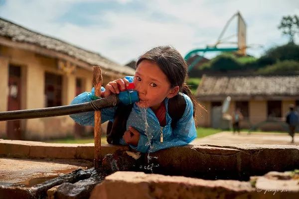 大凉山刚摘的苹果紧急待售,吃一份苹果,给山里孩子们一份希望