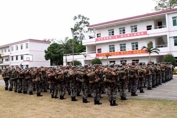 南部战区陆军某训练基地开展新训检验性考核