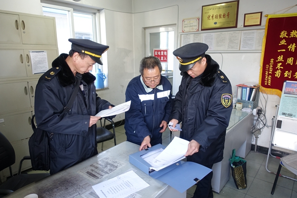 苗立峰局长要求,相关单位要认真落实市委市政府清理整顿重大火灾隐患