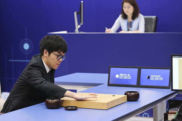 阿尔法狗从首演到退役的25个月超越人类成为围棋之神