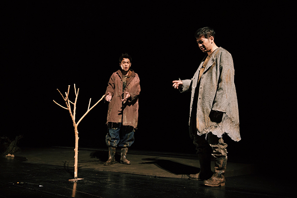 林兆华复排的三姐妹等待戈多是一次历时19年的等待