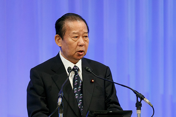 日本自民党政要中日关系正在改善的道路上直线前进