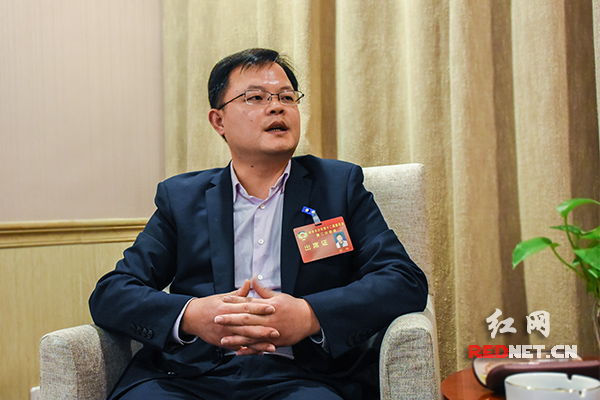 "奶爸"政协委员发声