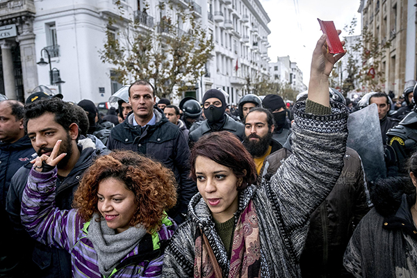 突尼斯抗议示威持续,总统承诺重视年轻人发展