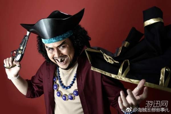 11区小哥cos《海贼王》黑胡子 表情邪性,大肚子最还原