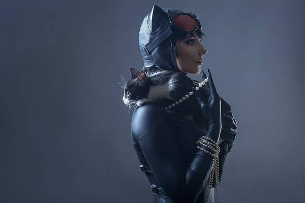 俄罗斯美女cos性感猫女紧身衣凸显魔鬼身材风姿撩人