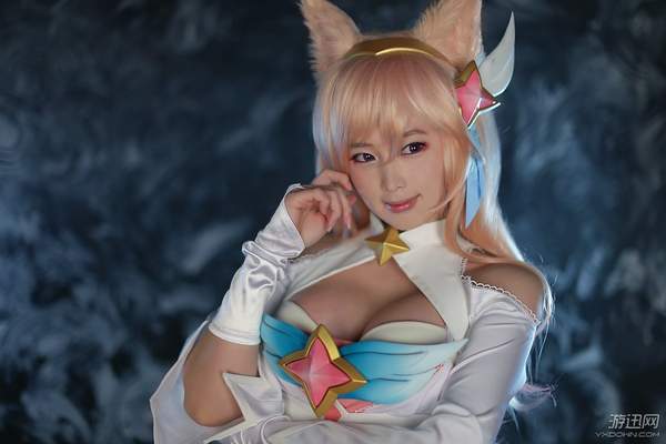 螺旋猫cos《lol》魔法少女阿狸 丰乳肥臀名不虚传