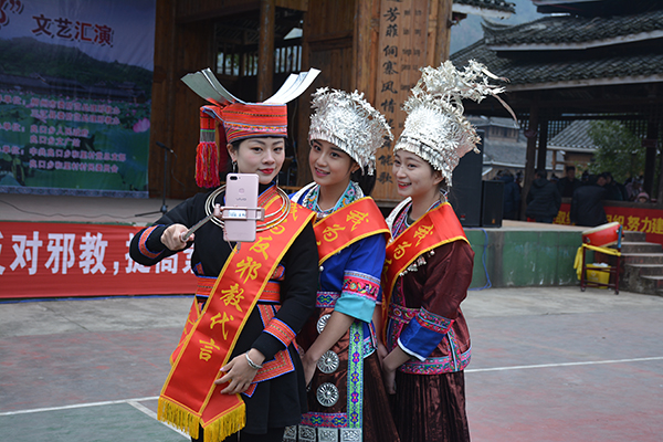 广西三江县侗戏汇演唱反邪