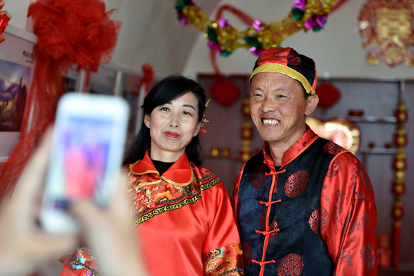 乡土|冯文忠娶妻记:脱贫之后,村里年纪最大"光棍"脱