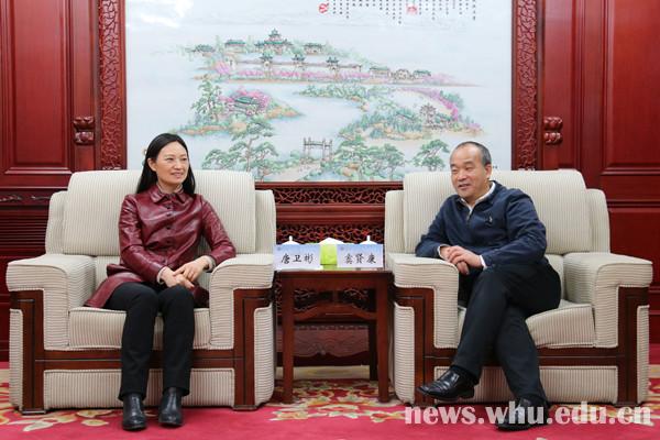 新华社湖北分社社长唐卫彬一行来校访问