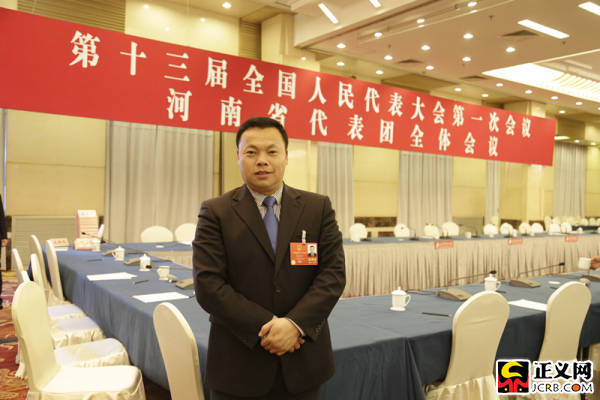 全国人大代表,河南省宝丰县赵庄镇大黄村党支部书记马豹子.