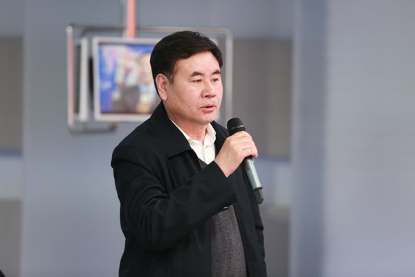 徐家新   访谈主持人:中央电视台新闻主播 崔志刚 直播地址