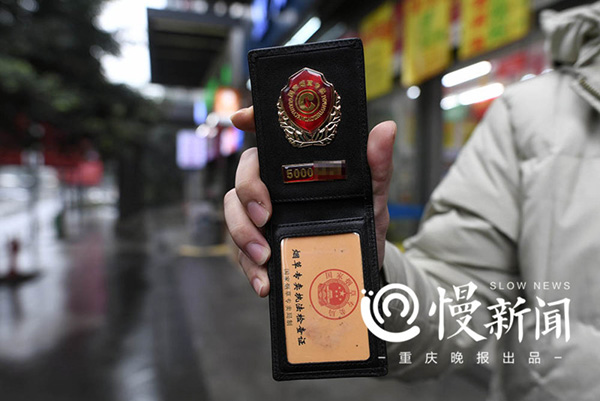 重庆烟草稽查人员"伪装"去暗查,被查者:讲装,你们才专业