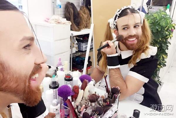 "大胡子辣妹"晒女装和服照 回眸一笑"杀伤力"十足