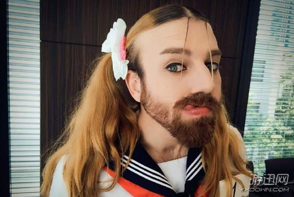 "大胡子辣妹"晒女装和服照 回眸一笑"杀伤力"十足