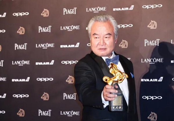 他在金马奖颁奖典礼上睡着了 醒后拿最佳男主角奖