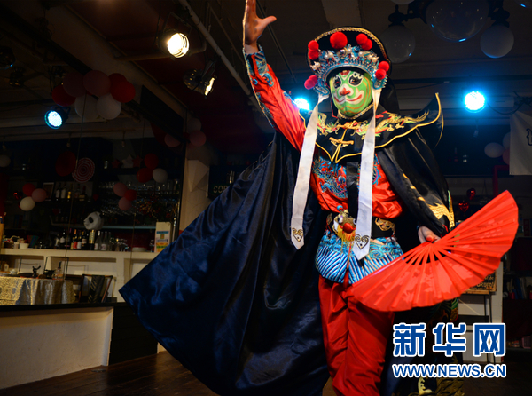 中国变脸表演惊艳日本观众