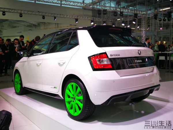 外观方面,斯柯达 fabia r5车型和现款车型的外观基本保持一致,整体