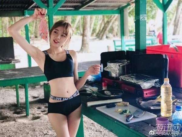 此期间就有三位美女解说去海边度假了,她们分别是周淑怡,骆歆和叶知秋