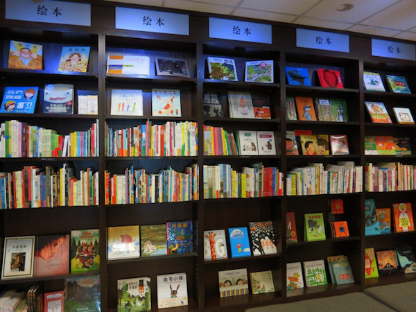 马来西亚吉隆坡的中文书店:女人能开店,女人也是老板