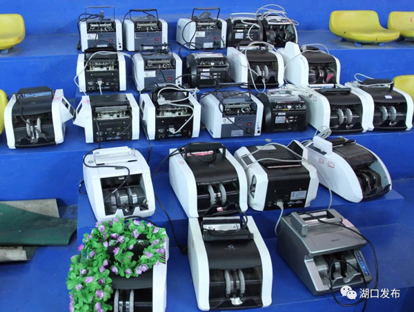 江西方大九钢现场给员工发放红包2.78亿元(图