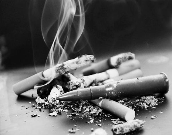 辟谣 戳穿烟草业的弥天大谎 抽烟真能抽出军费来 手机新浪网 辟谣 戳穿烟草业的弥天大谎 抽烟真能抽出军费来 手机新浪网