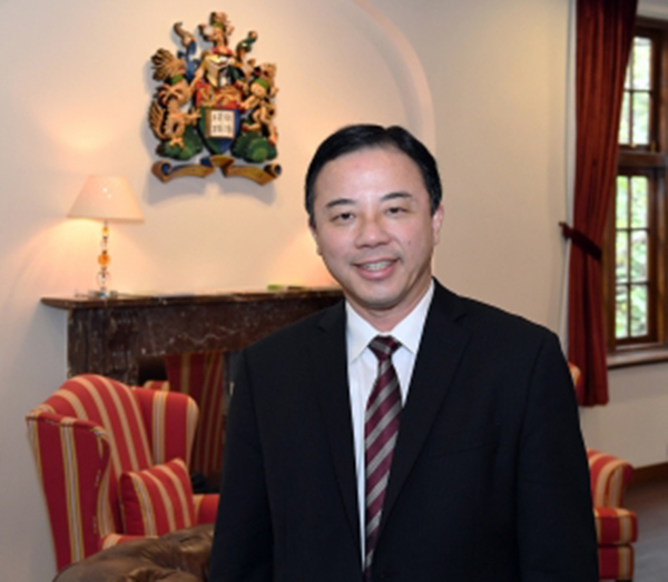 美国籍华人科学家张翔教授正式获任为香港大学第16任校长