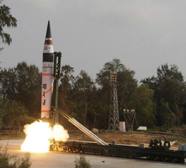 与可以在铁路网进行大范围机动发射苏/俄ss-24路机动弹道导弹系统相比