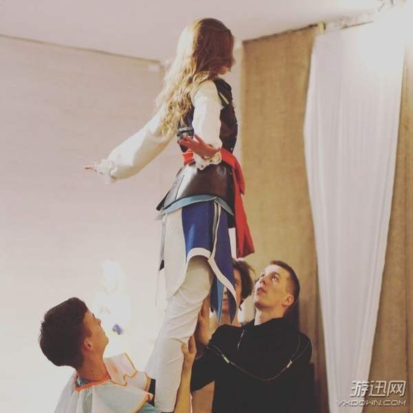 国外美女cos《刺客信条4》爱德华 海盗妹子劫财劫色