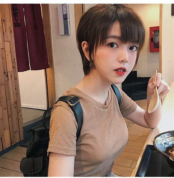 越南妹子被称隐乳女神笑容清纯甜美感觉恋爱了