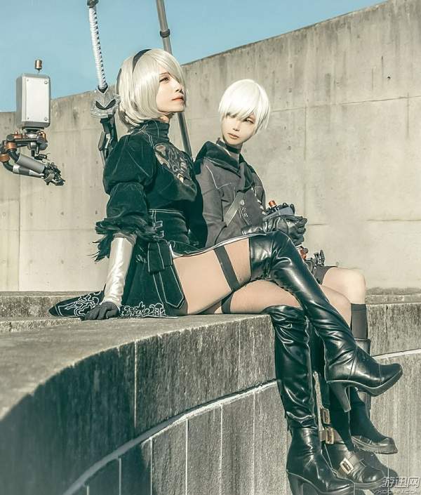 《尼尔:机械纪元》2b/9s组合cos 舔屏小姐姐光滑长腿