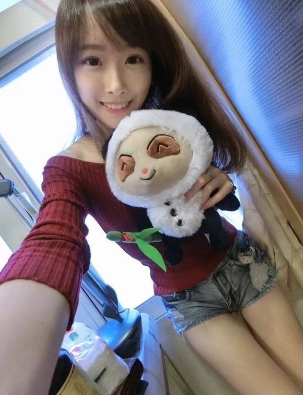 台湾护士正妹福利美照清纯甜美笑容无辜最爱lol