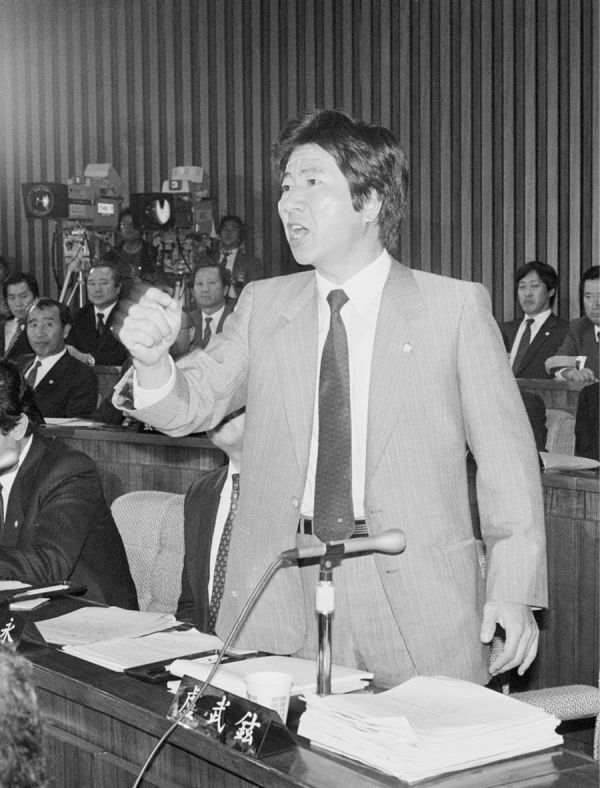 文在寅自传讲述跟卢武铉做干净律师患难与共的日子