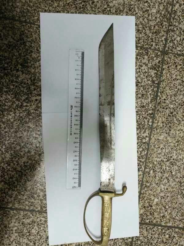 春运期间用红秋裤包砍刀进站北京西站一男子被行拘5日