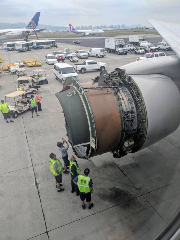 美联航波音777客机发动机整流罩脱落紧急迫降 无人伤亡