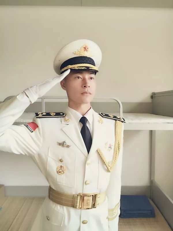 新春福利高颜值兵哥哥军便装对比照大放送速收藏