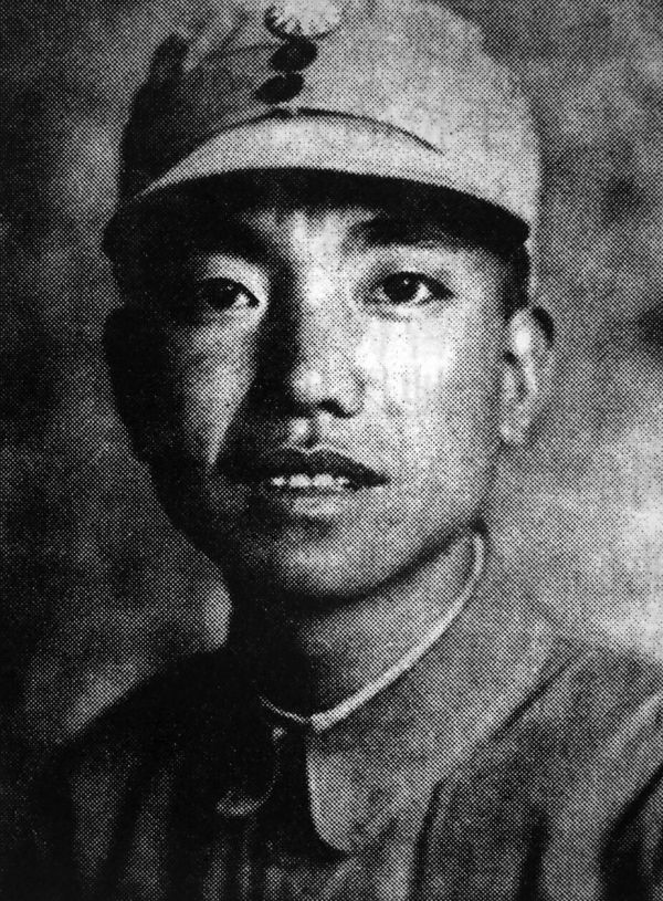 他是先于斯诺著文介绍中共与红军长征的外国人,曾被误认为是间谍