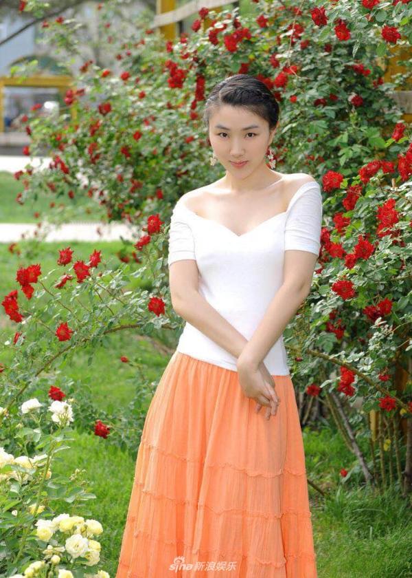 组图:歌手肖洋早年旧照被网友翻出曝光 清纯甜美