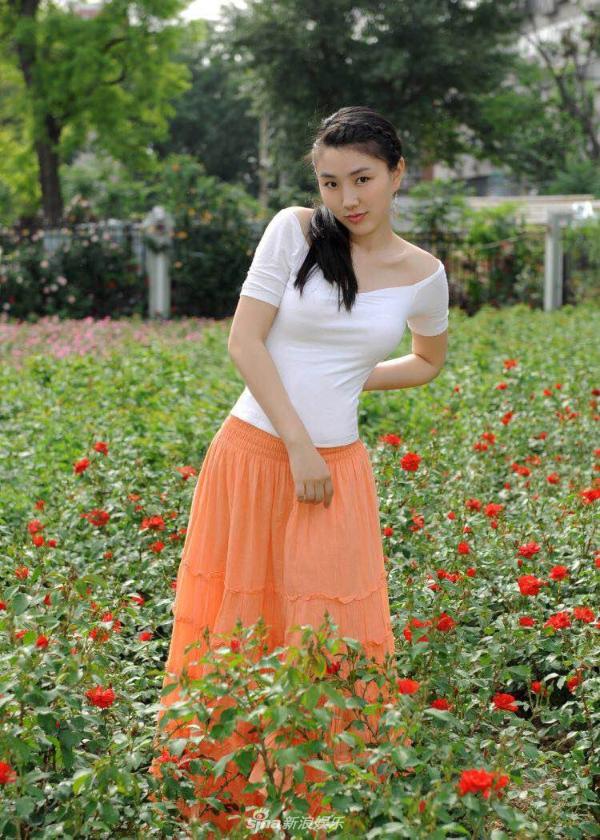 组图:歌手肖洋早年旧照被网友翻出曝光 清纯甜美