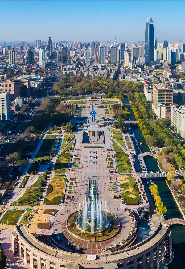 航拍济南泉城广场 展城市风貌与人文