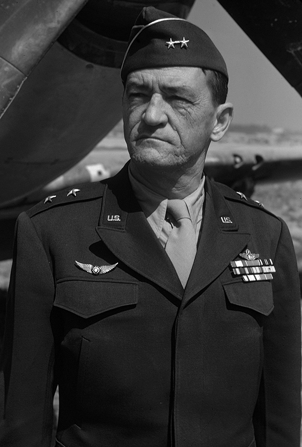 白修德回忆:史迪威与陈纳德的积怨因妓院而起