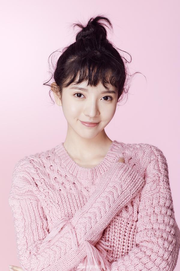 组图:雨婷儿粉色公主系 可爱鬼马青春十足