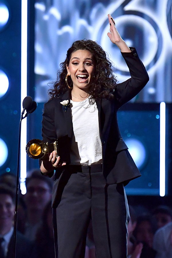 嘻哈双雄败给了火星哥但格莱美也给了已故老科恩一个奖