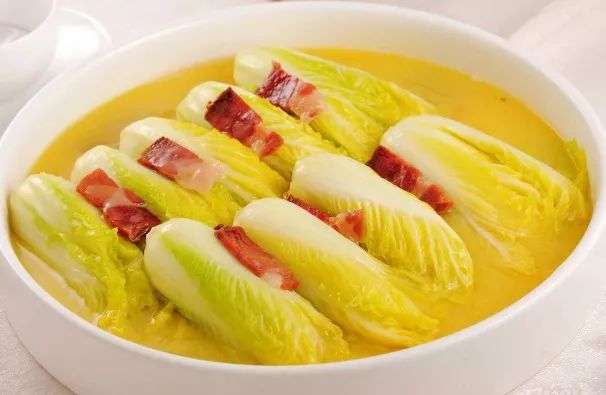 花开富贵  双蛋上汤娃娃菜西芹果仁,炒在一起甜甜脆脆,相当清爽~浓情