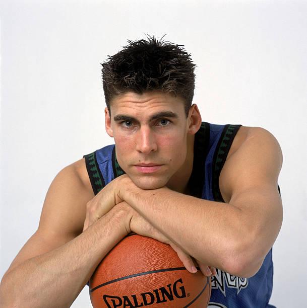 沃利·斯泽比亚克(wally szczerbiak),1977年3月5日出生于西班牙