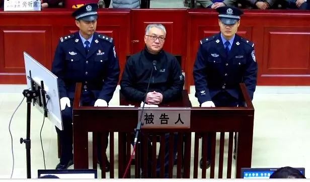 【关注】原合肥市公安局长受审案中案:被敲诈不敢吱声!