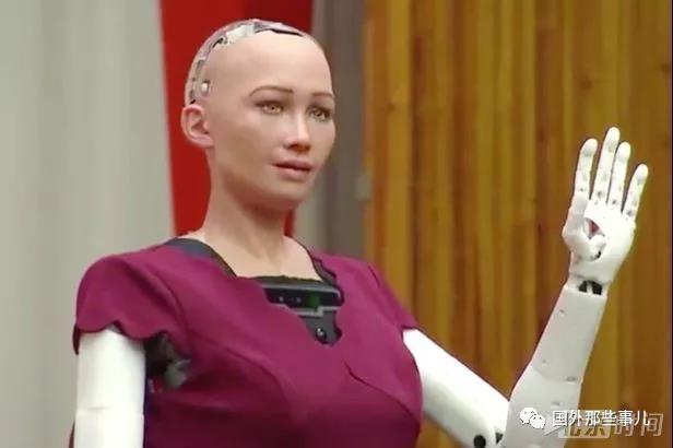 机器人sophia在印度演讲拒绝了一男子的求婚