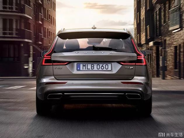 尾部的亮点依然是沃尔沃标志性的"维京之斧"尾灯,点亮效果也很抢眼